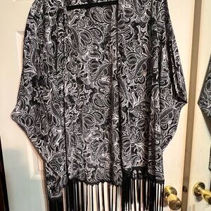 Signature Studio Black and White Paisley Kimono